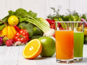 Juices-in-glass-with-vegetables